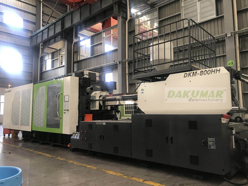 plastic injection molding machine